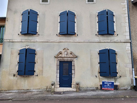 Volets battants bleus